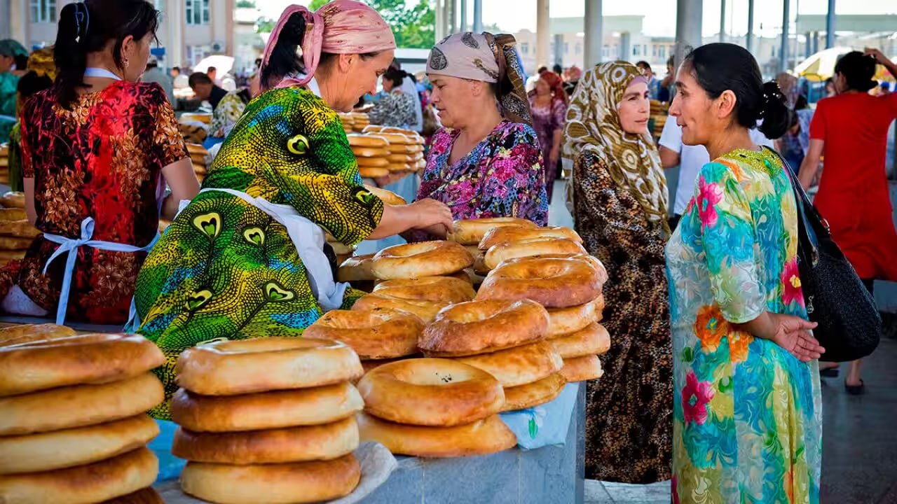 Tashkent: 4-Hour Food Tour & Metro Journey with a Guide